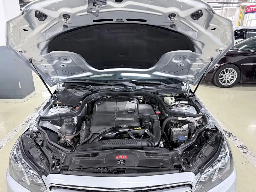 Mercedes-Benz E-Class — миниатюра 8