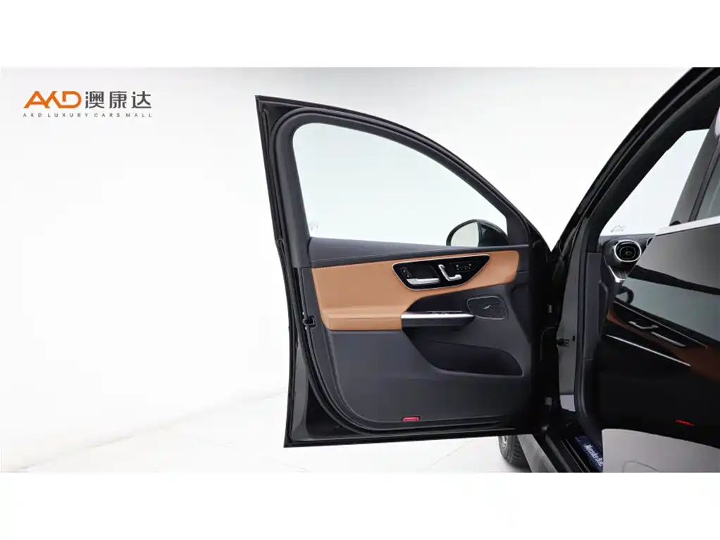 Mercedes-Benz GLC 2023 GLC 260 L 4MATIC Luxury 5 мест
