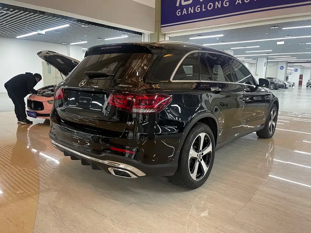 MERCEDES-BENZ GLC