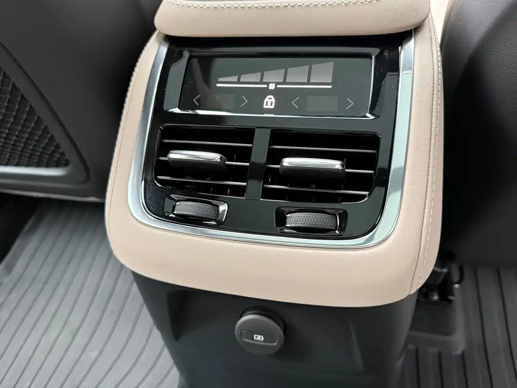 VOLVO XC90 PLUG IN HYBRID