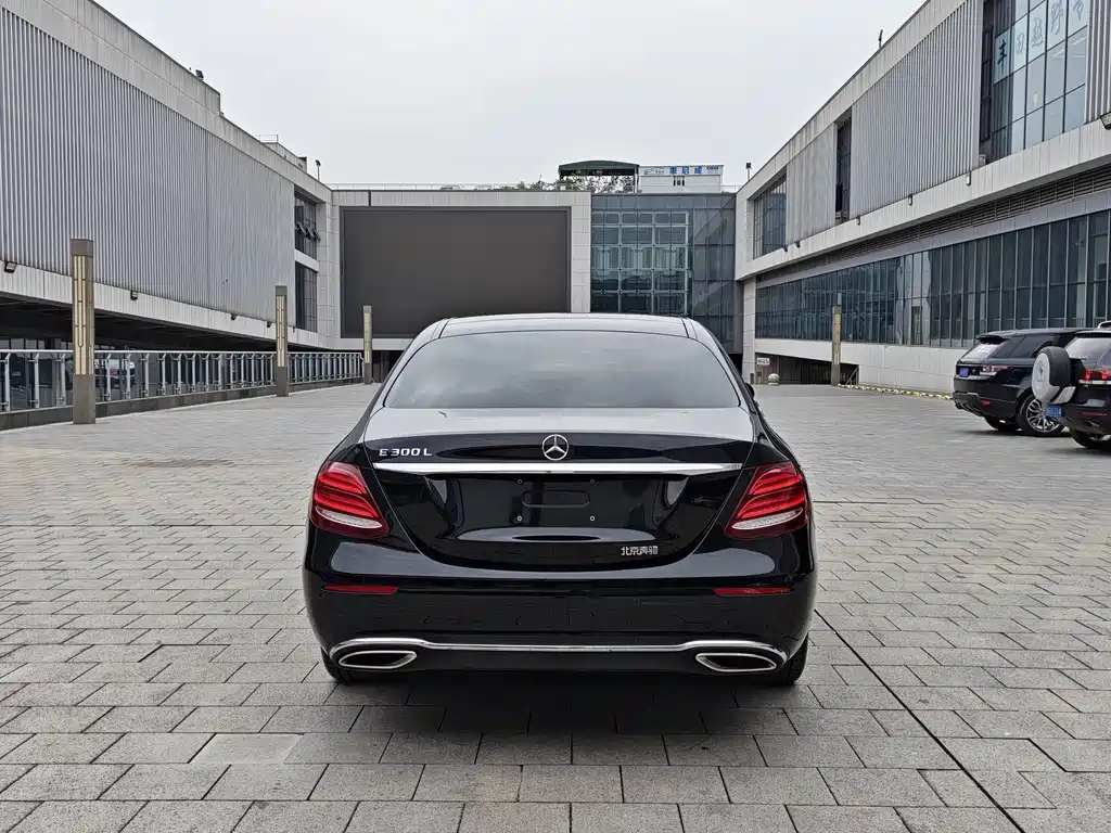 Mercedes-Benz E-Class — миниатюра 18