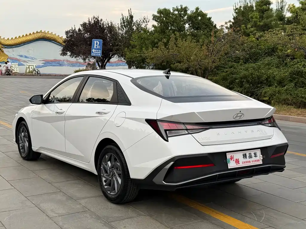 Hyundai Elantra — миниатюра 14