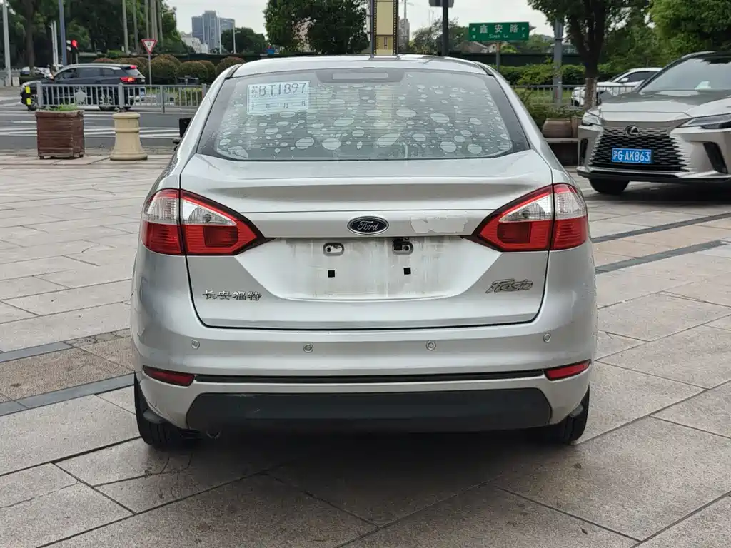 Ford Fiesta — миниатюра 5