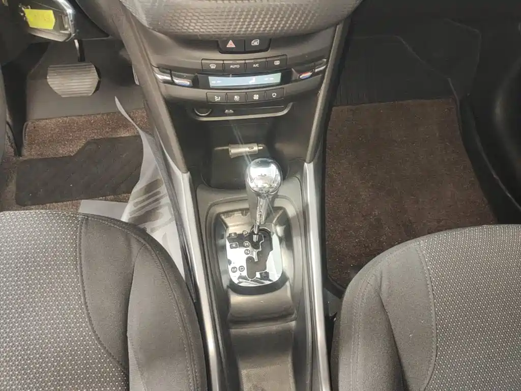 Peugeot 2008 — миниатюра 14