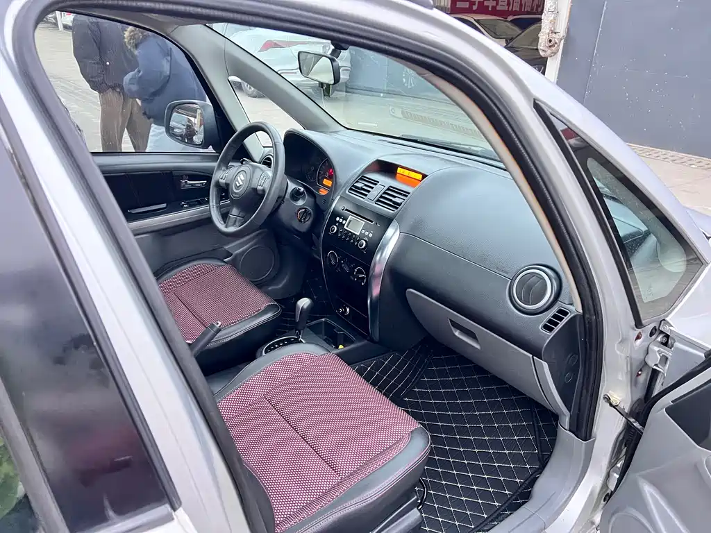 Suzuki SX4 Hatchback 1.6L Auto Champion Limited Edition, фото 18