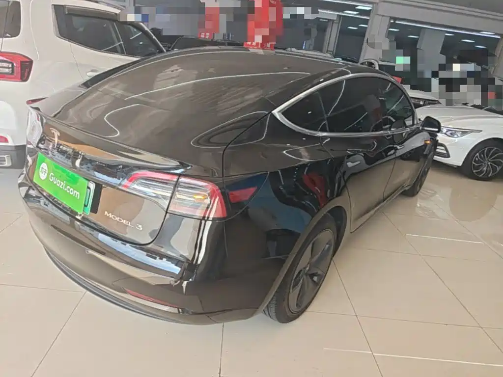 Tesla Model 3 — миниатюра 7