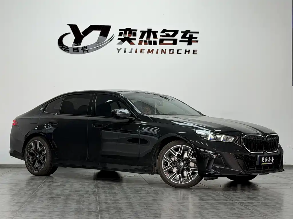 BMW 5 Series — миниатюра 3