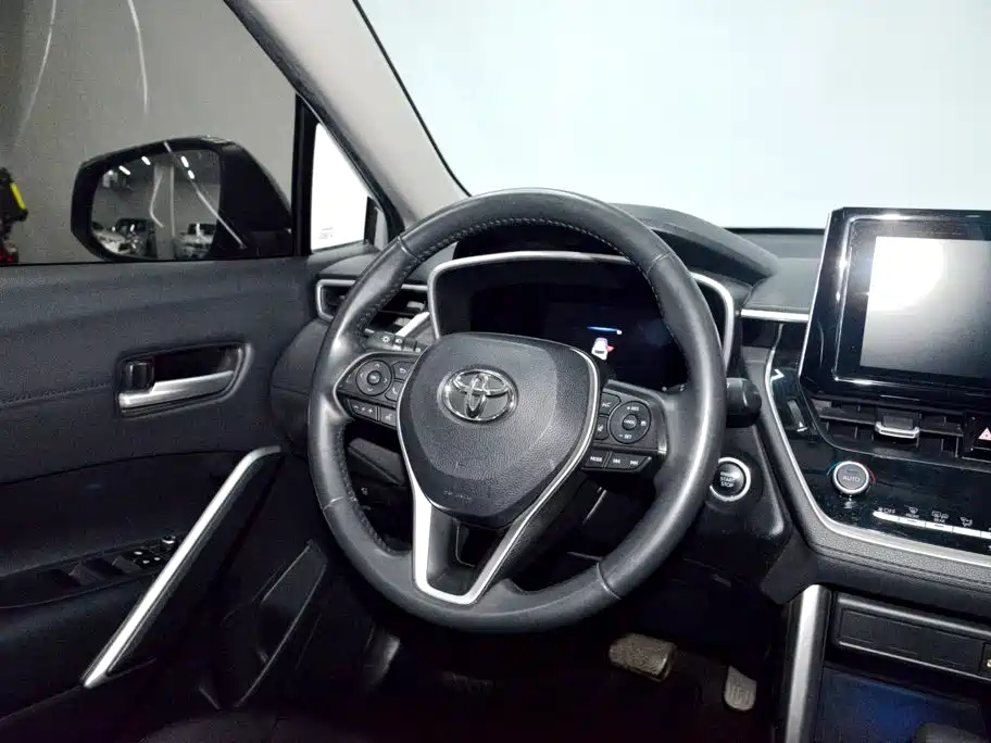 Toyota Corolla Cross — миниатюра 12