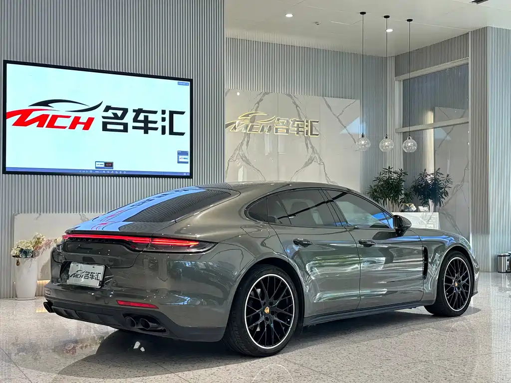 PORSCHE PANAMERA