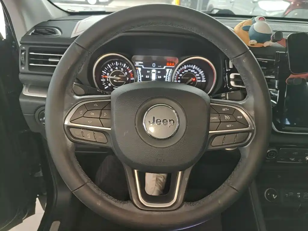 Jeep Grand Commander — миниатюра 11