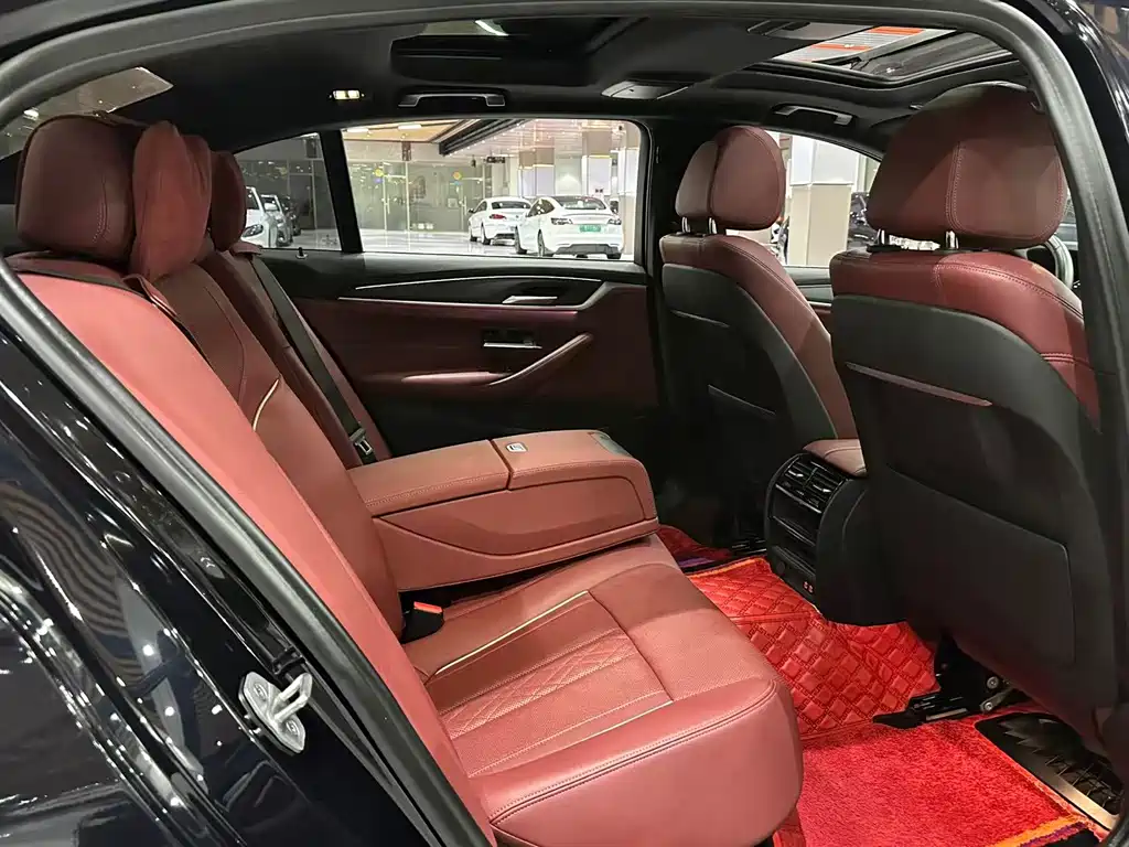 BMW 5 Series — миниатюра 12