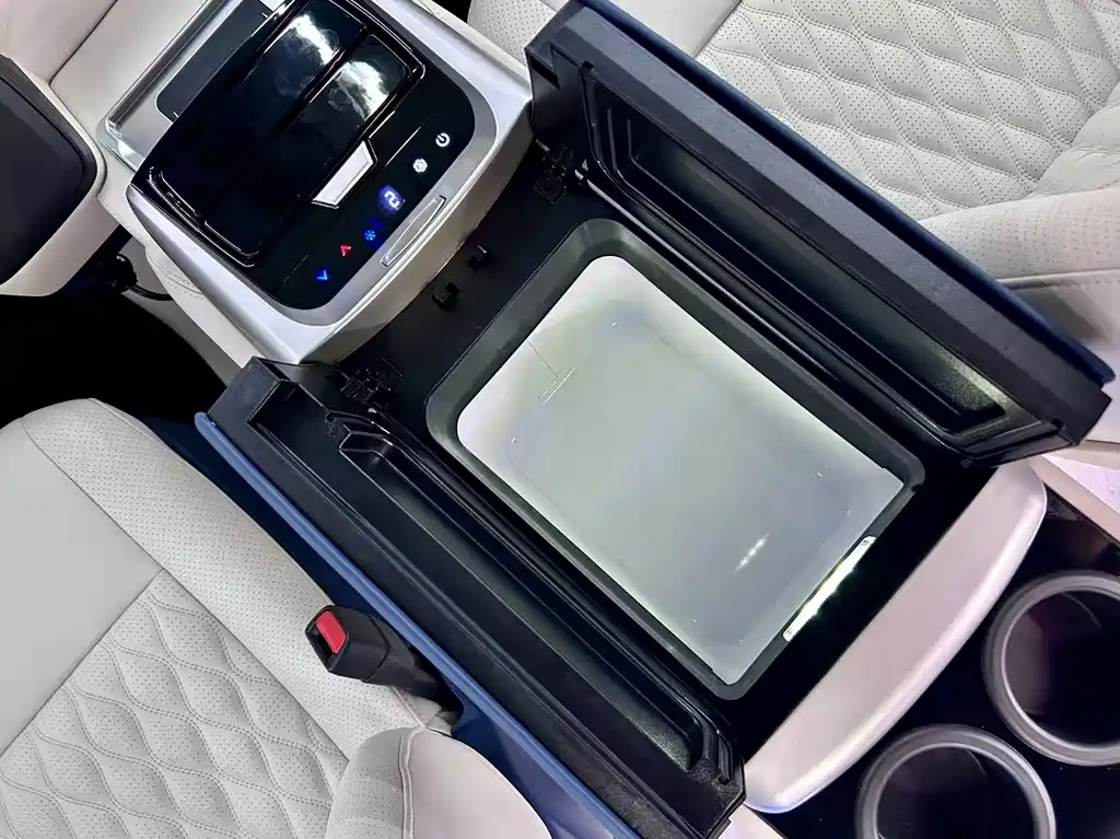 Toyota HiAce 2021 3.5L AT