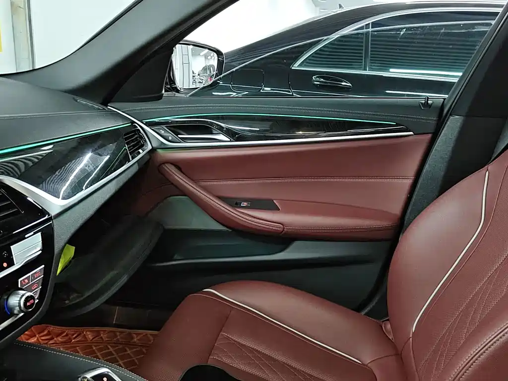 BMW 5 Series — миниатюра 8