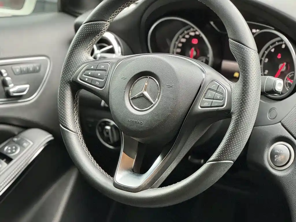 Mercedes-Benz GLA — миниатюра 12
