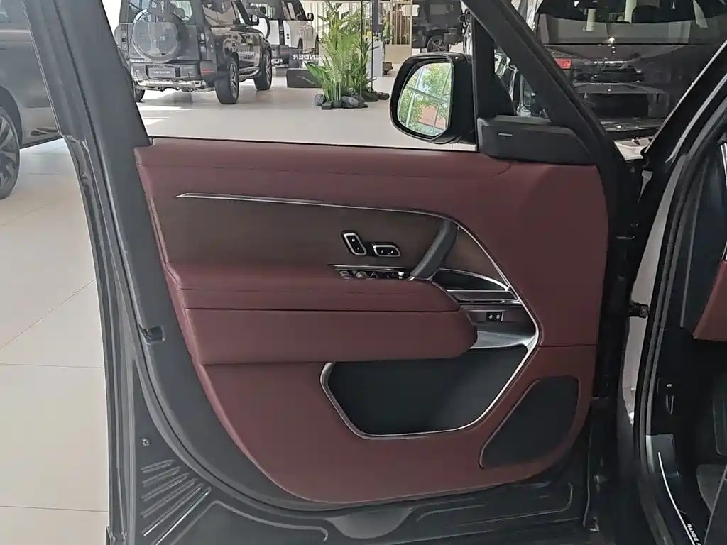 Land Rover Range Rover — миниатюра 7