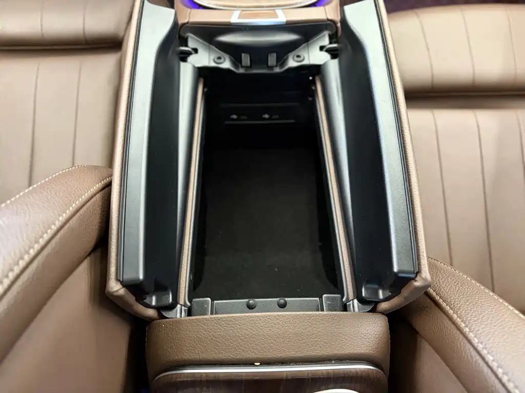 Mercedes-Benz E-Class — миниатюра 13