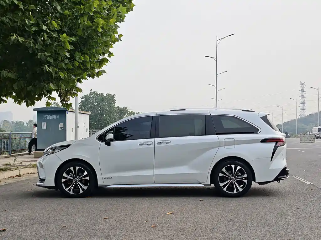 Toyota Granvia — миниатюра 11