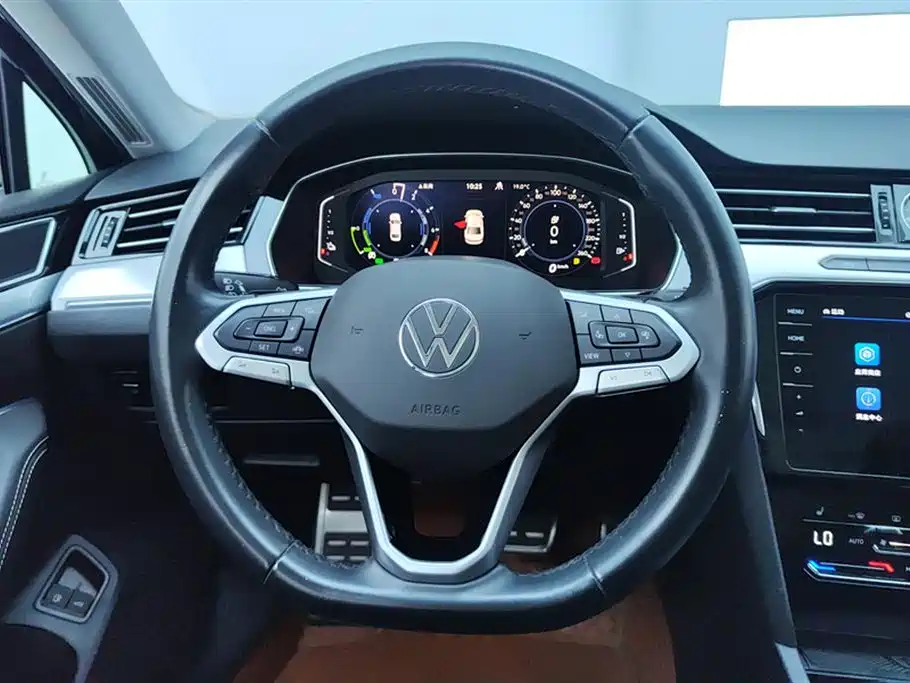 VOLKSWAGEN MAGOTAN GTE PLUG IN HYBRID