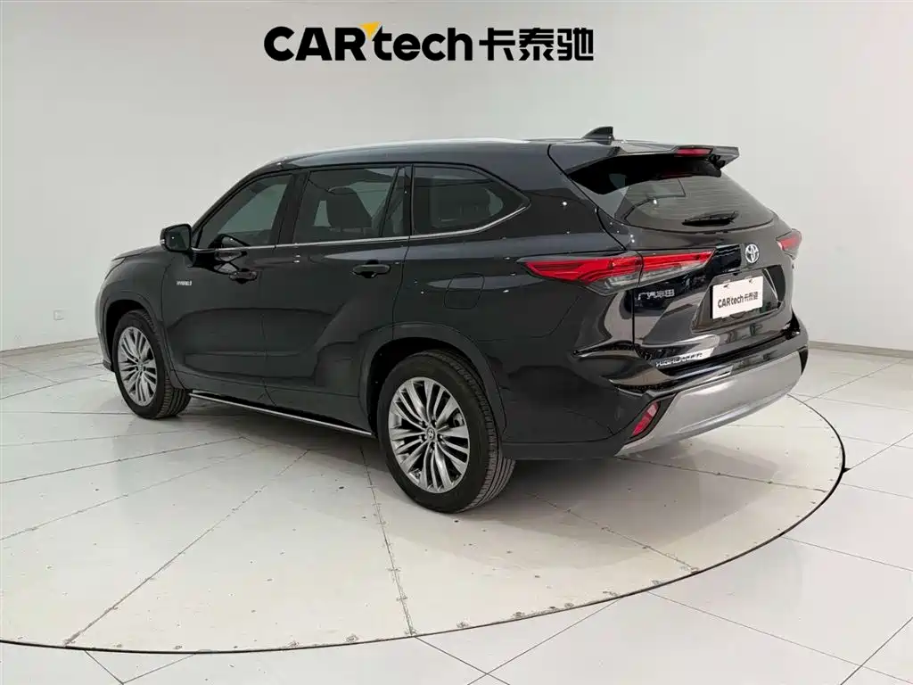 Toyota Highlander 2023 2.5L Luxury 7 мест