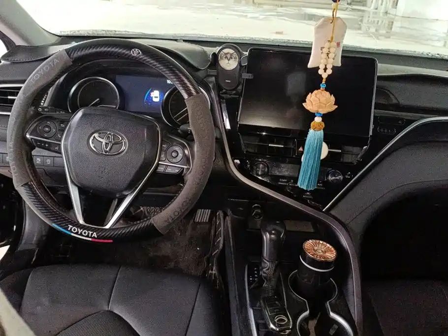 Toyota Camry — миниатюра 12