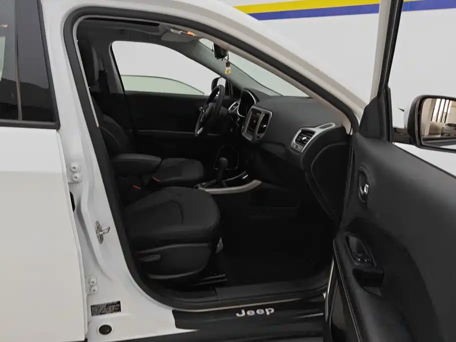 Jeep Compass — миниатюра 8