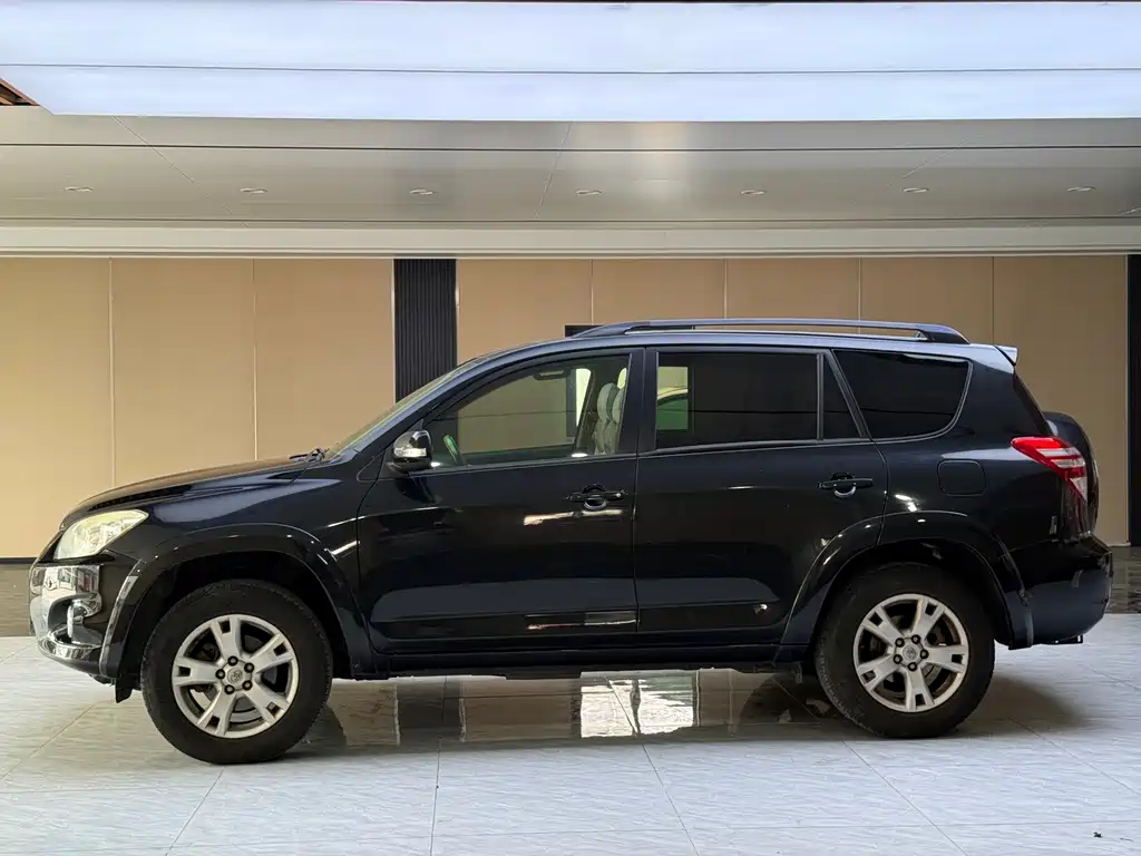 Toyota RAV4 — миниатюра 7