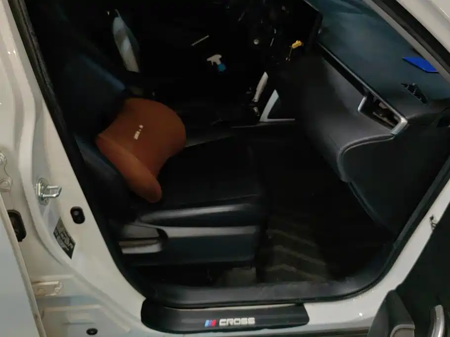 Toyota Corolla Cross — миниатюра 8