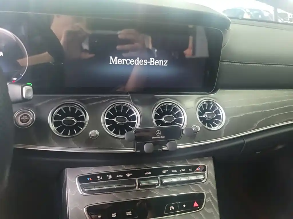 Mercedes-Benz E-Class — миниатюра 13