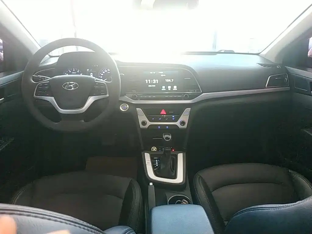 Hyundai Elantra — миниатюра 10
