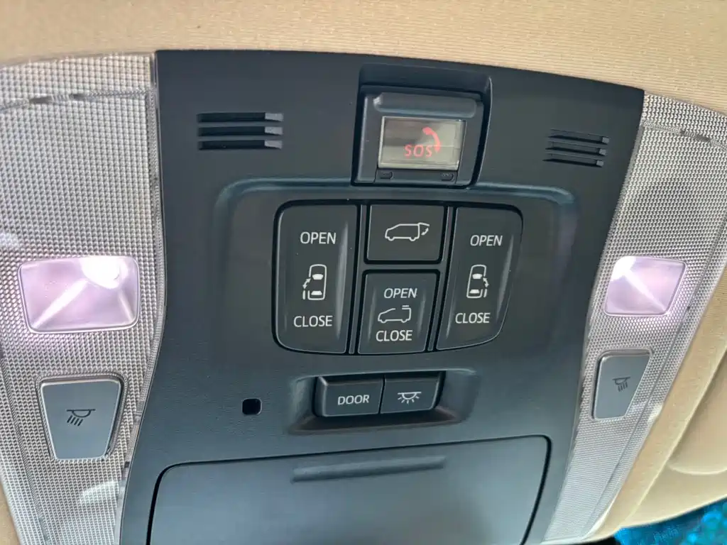 Toyota Alphard — миниатюра 15