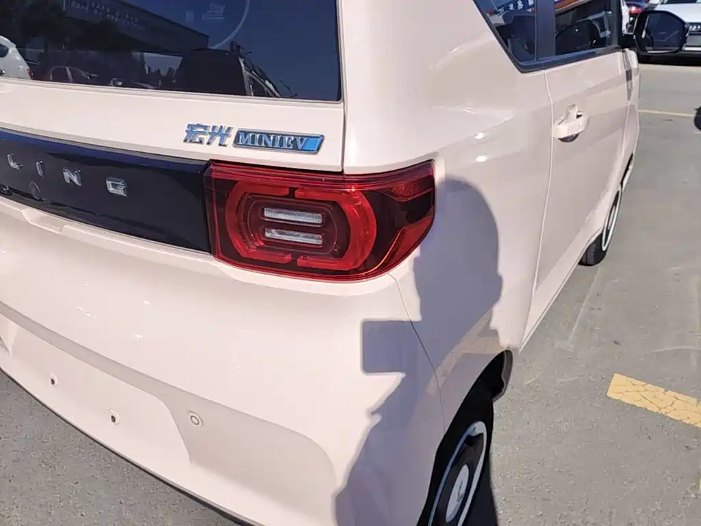 Wuling MINIEV — миниатюра 8