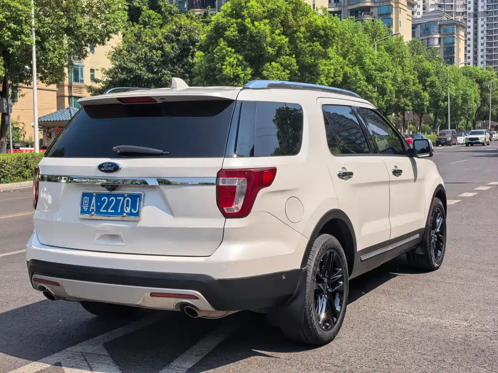 Ford Explorer (Import) — миниатюра 8
