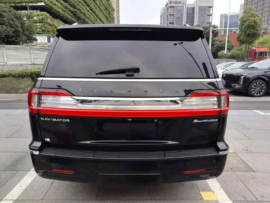 Lincoln Navigator — миниатюра 5