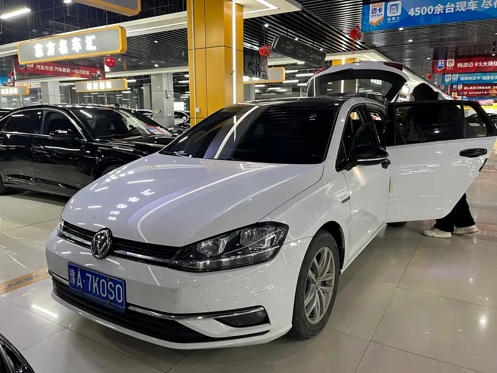 VOLKSWAGEN GOLF