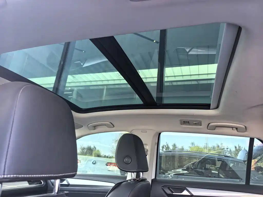 Volkswagen T-Roc — миниатюра 12