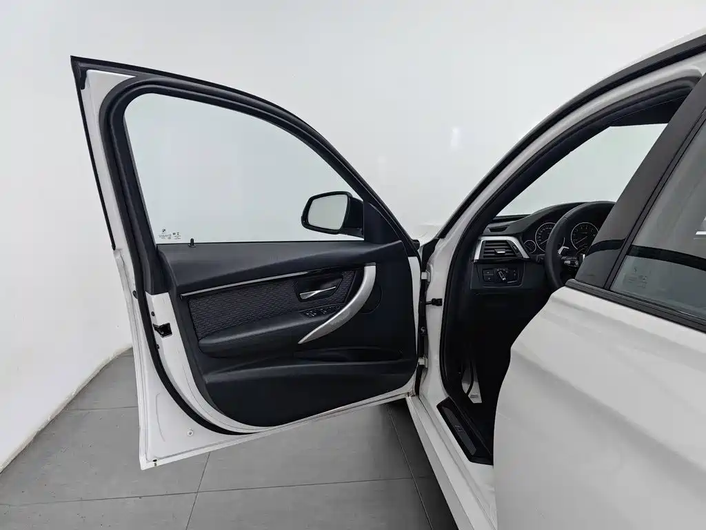 BMW 3 Series — миниатюра 8