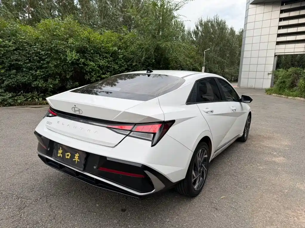 Hyundai Elantra — миниатюра 3