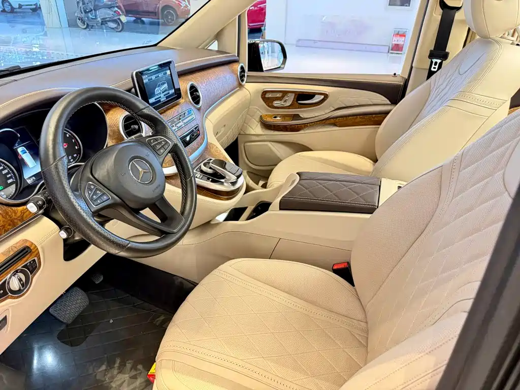 Mercedes-Benz V-Class V 2018 V 260 L Luxury Long Wheelbase VI
