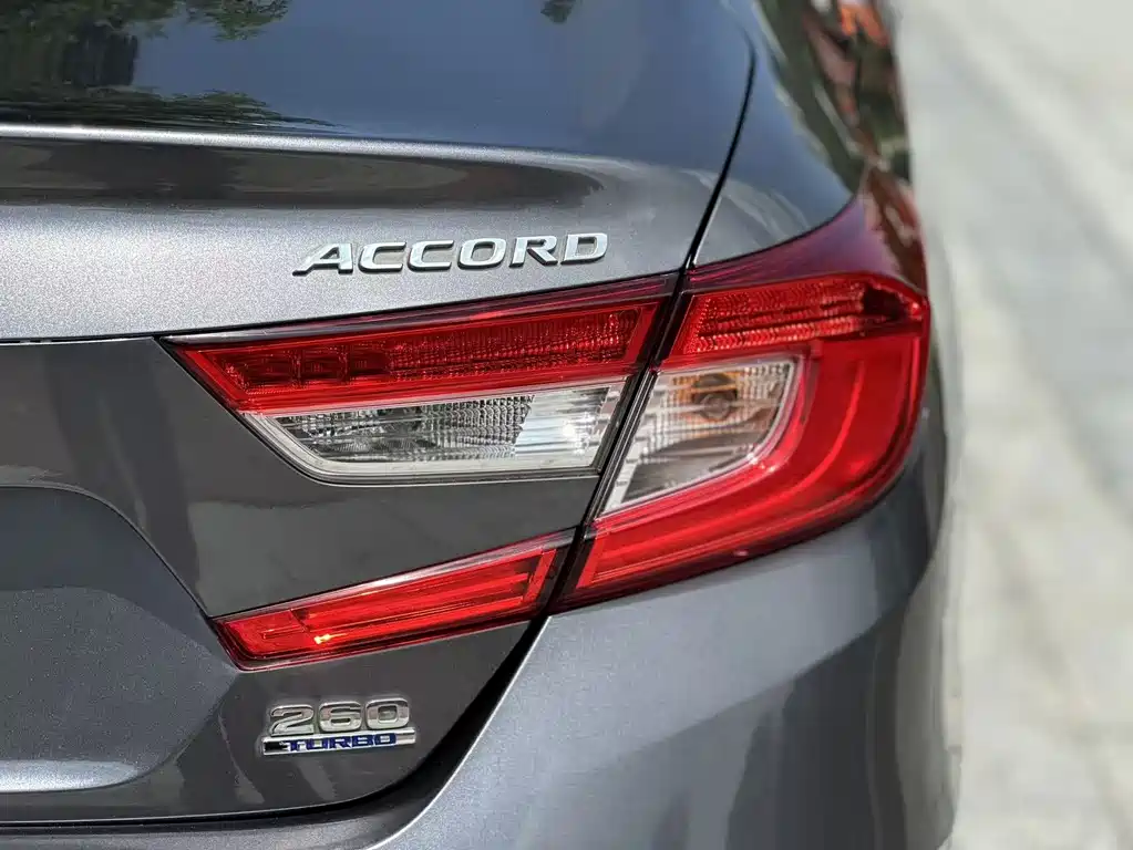 Honda Accord — миниатюра 13