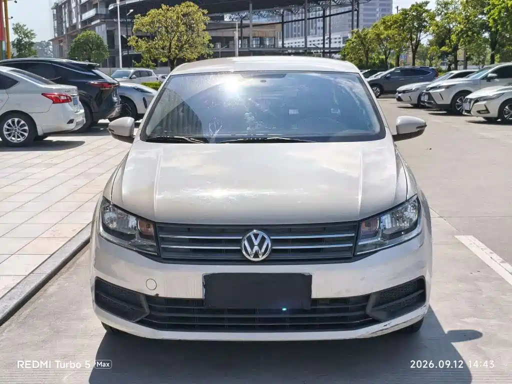 Volkswagen Santana — миниатюра 2