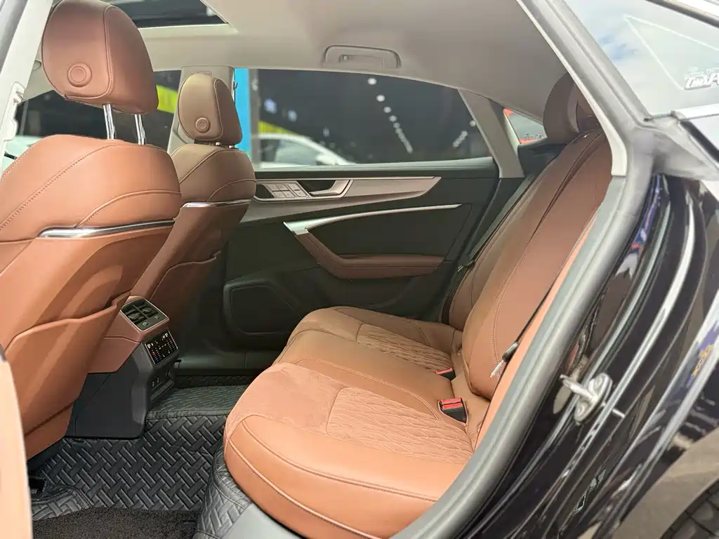 Audi A7L — миниатюра 13