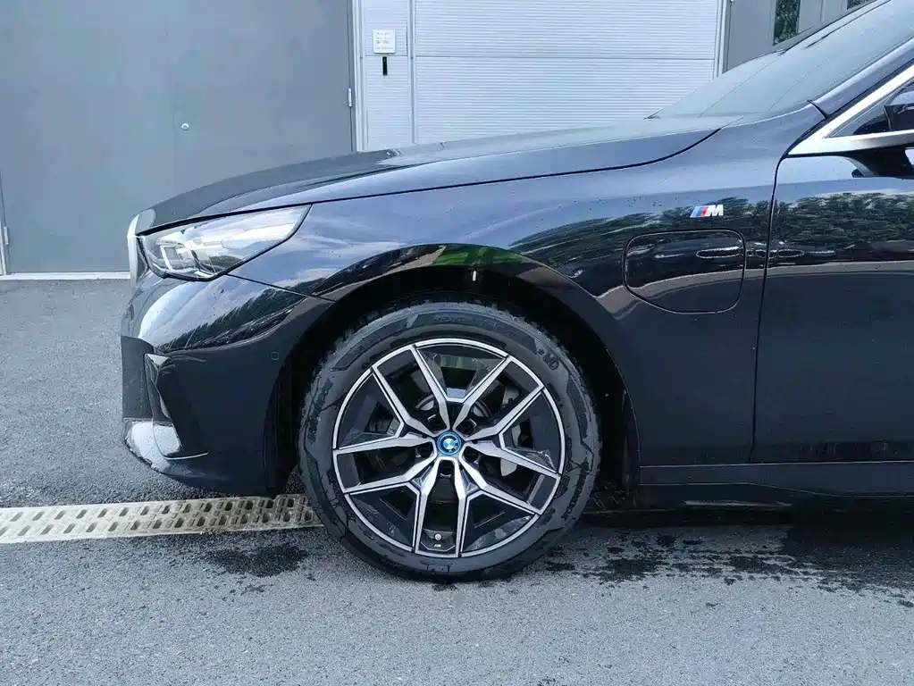 BMW i5 — миниатюра 8