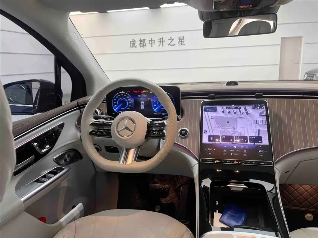 MERCEDES-BENZ EQE SUV