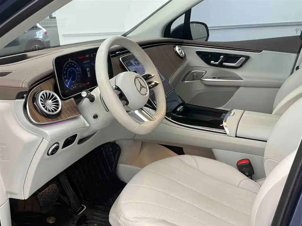 MERCEDES-BENZ EQE SUV