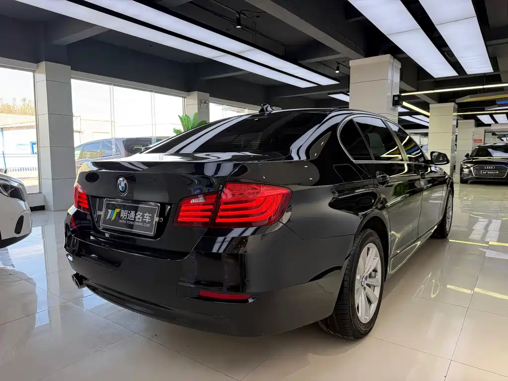 BMW 5 Series — миниатюра 6