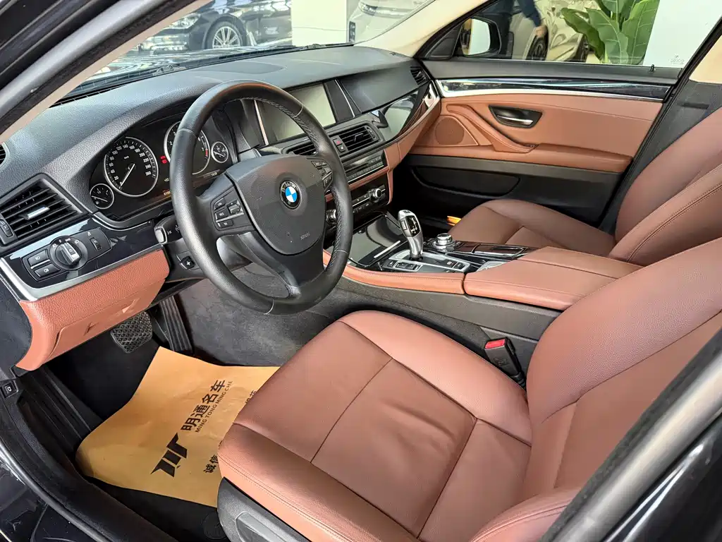 BMW 5 Series — миниатюра 7