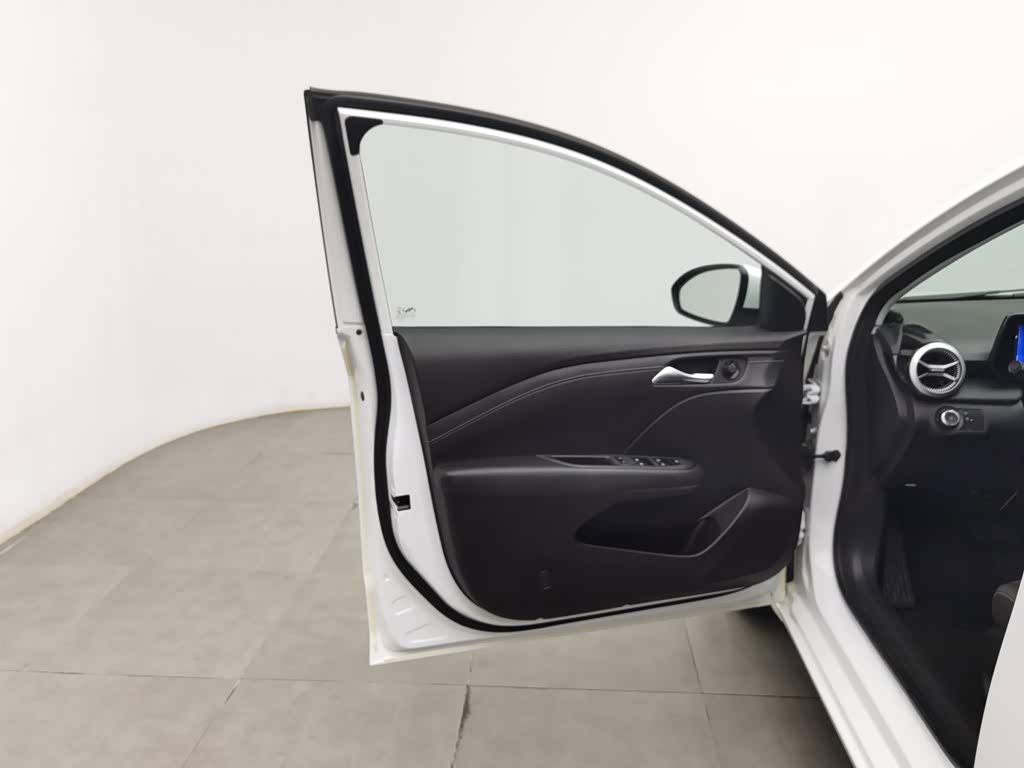 Chevrolet Monza 1.5 л 2023 г. Белый, пробег 38800 км