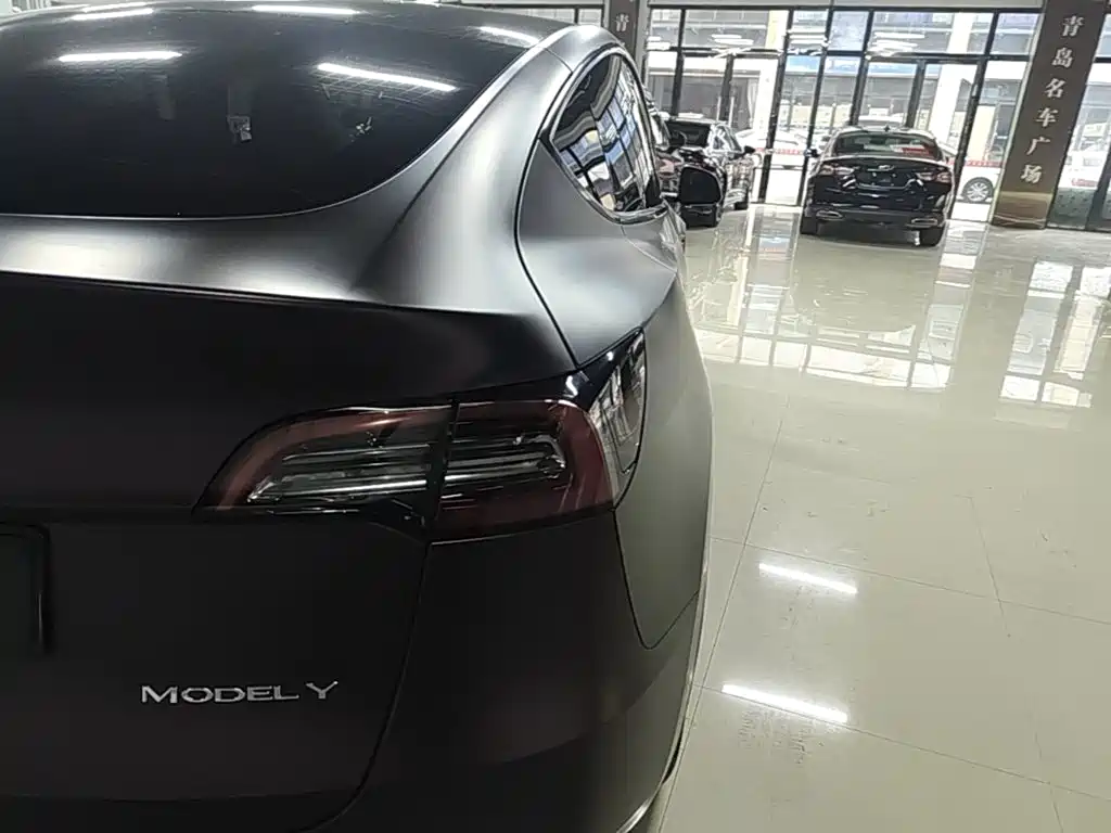Tesla Model Y — миниатюра 8