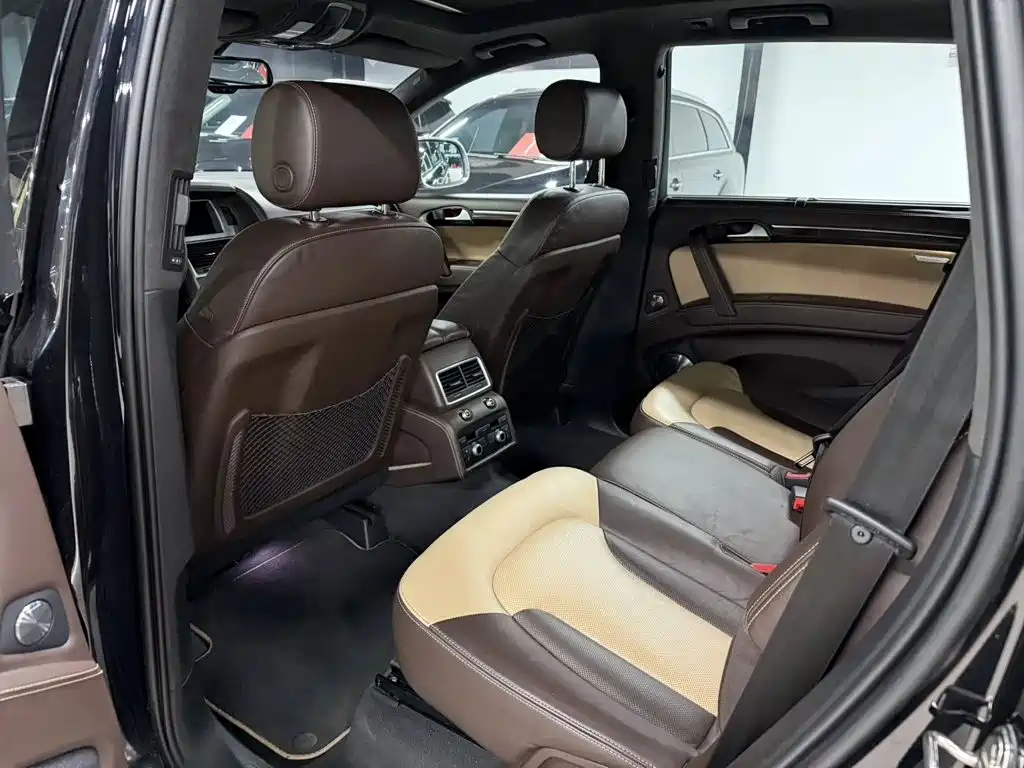 Audi Q7 — миниатюра 12