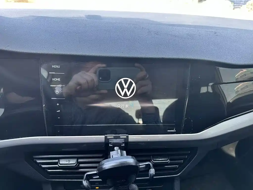 VOLKSWAGEN BORA